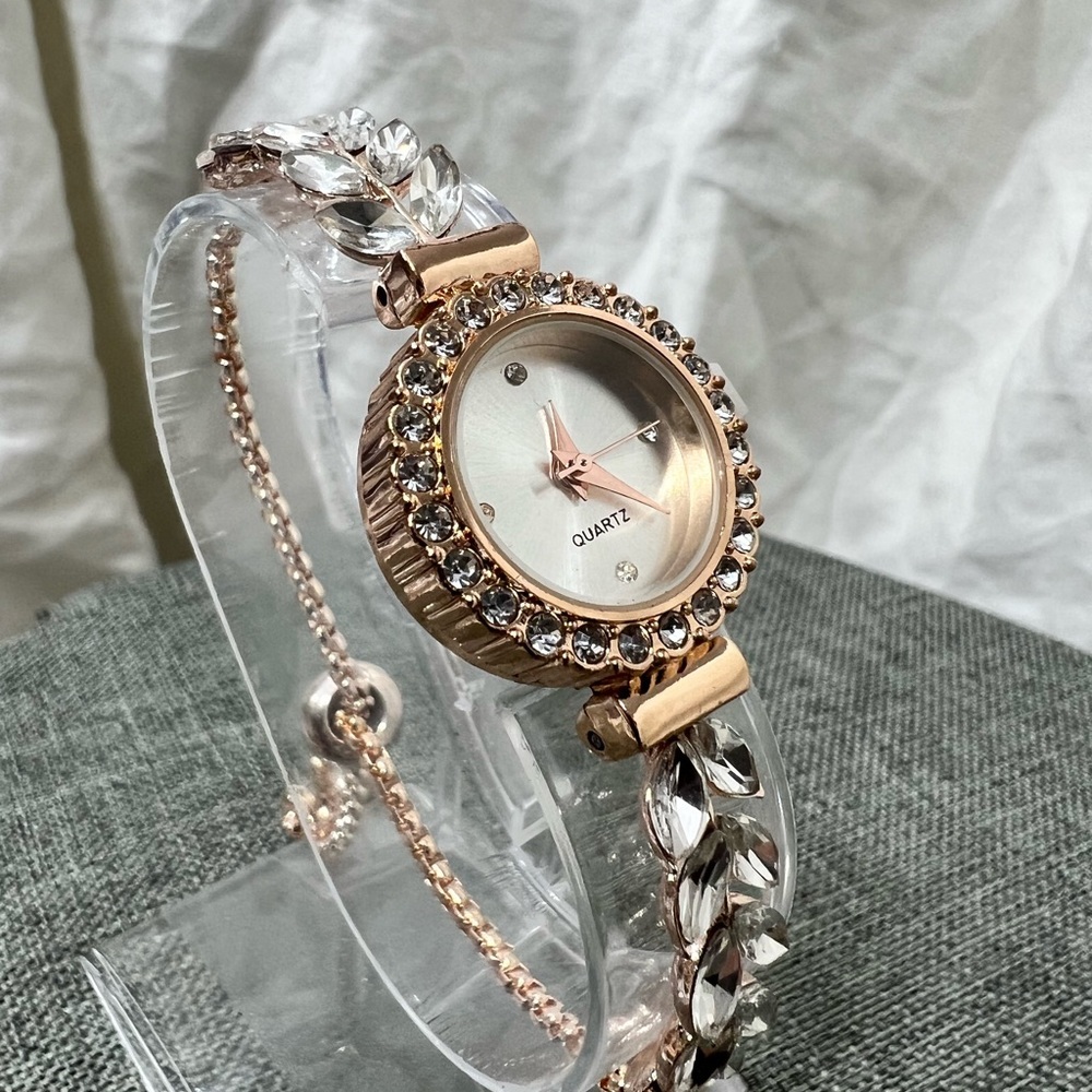 Fashion Jewelry Rhinestone Quartz Watch W/ Adjustable Band Amazing Looking. - Picture 5 of 11